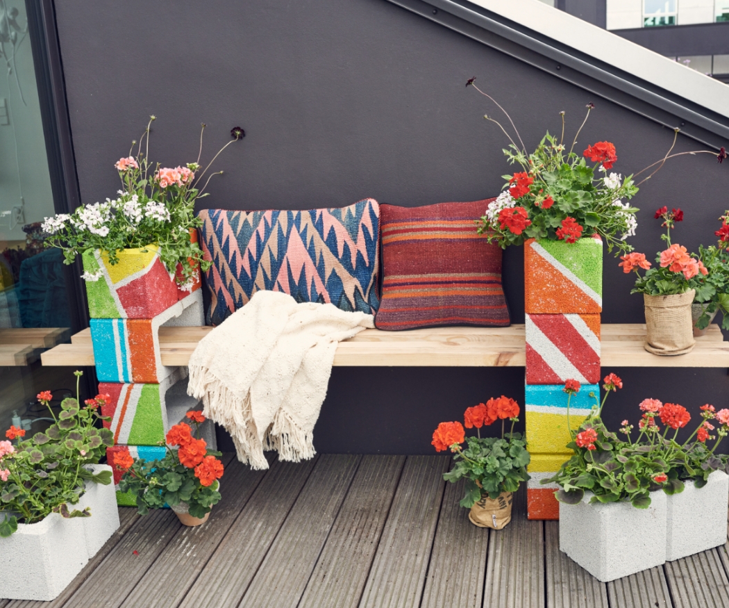 Schmaler, kleiner Balkon: platzsparende Gestaltung mit Blumen und DIY-Ideen