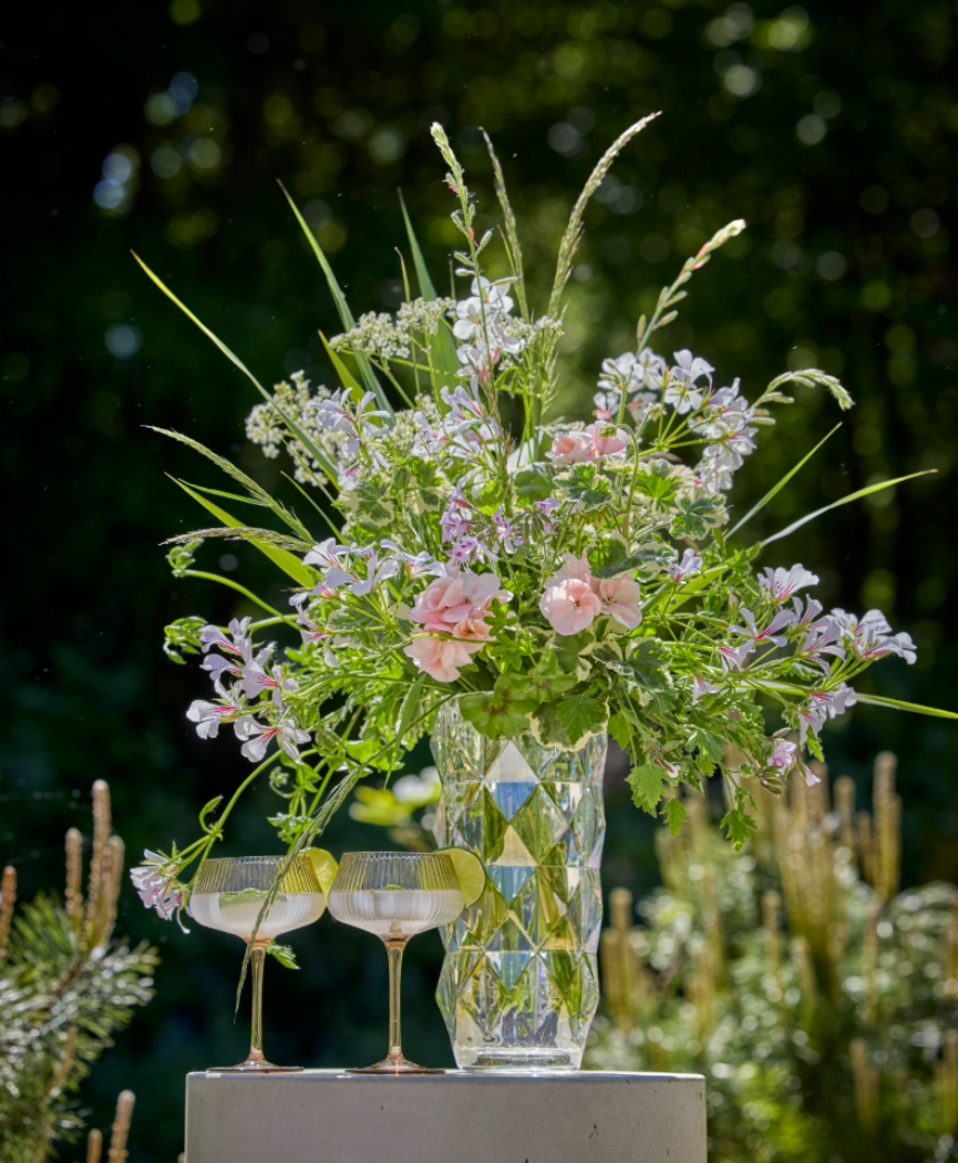 Mit Blumen dekorieren: 5 lockere Sträuße mit Geranien (2026)